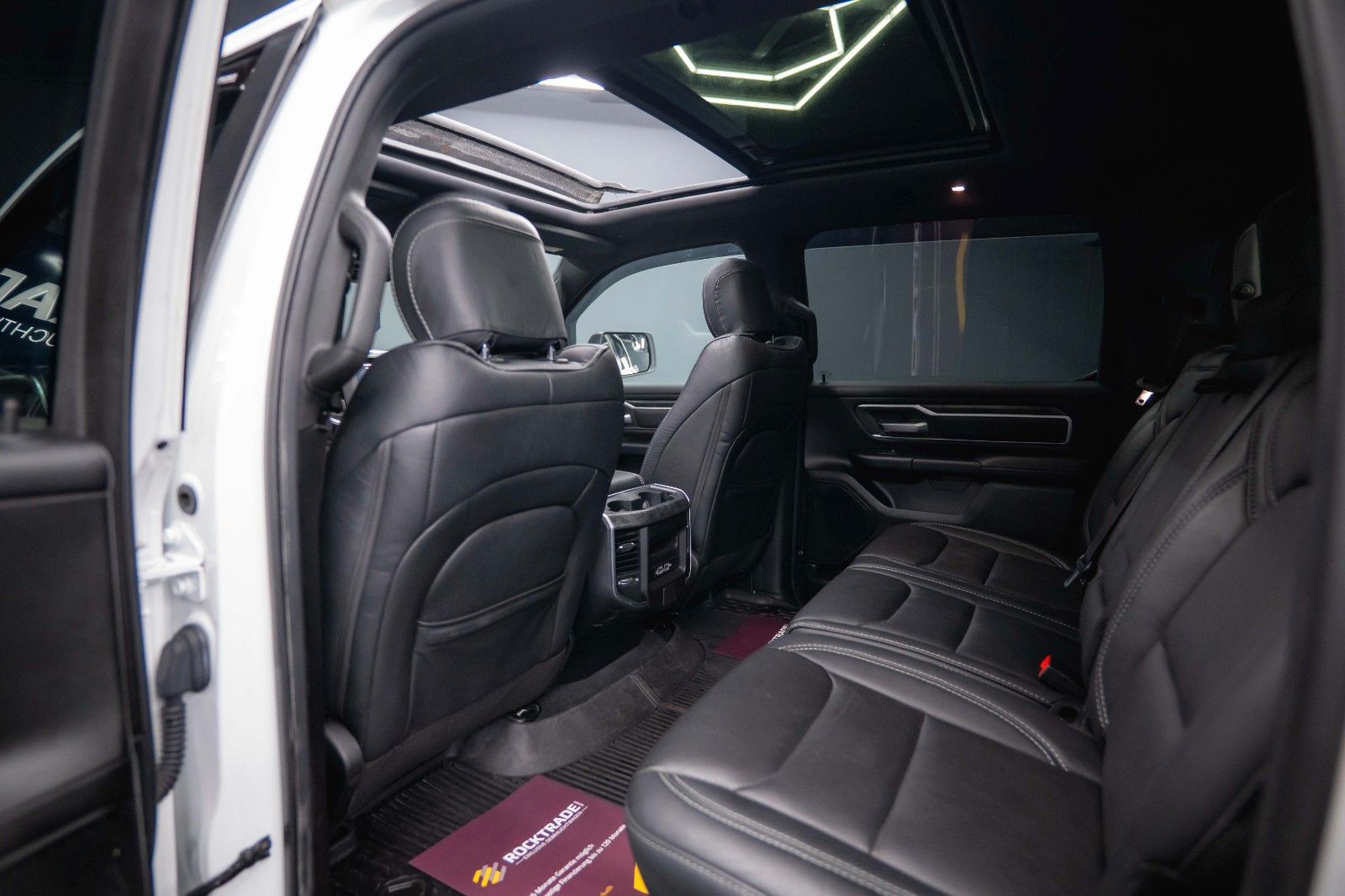 Fahrzeugabbildung Dodge RAM 5.7 V8 HEMI 4x4 OFFROAD Night-Paket *PANO*