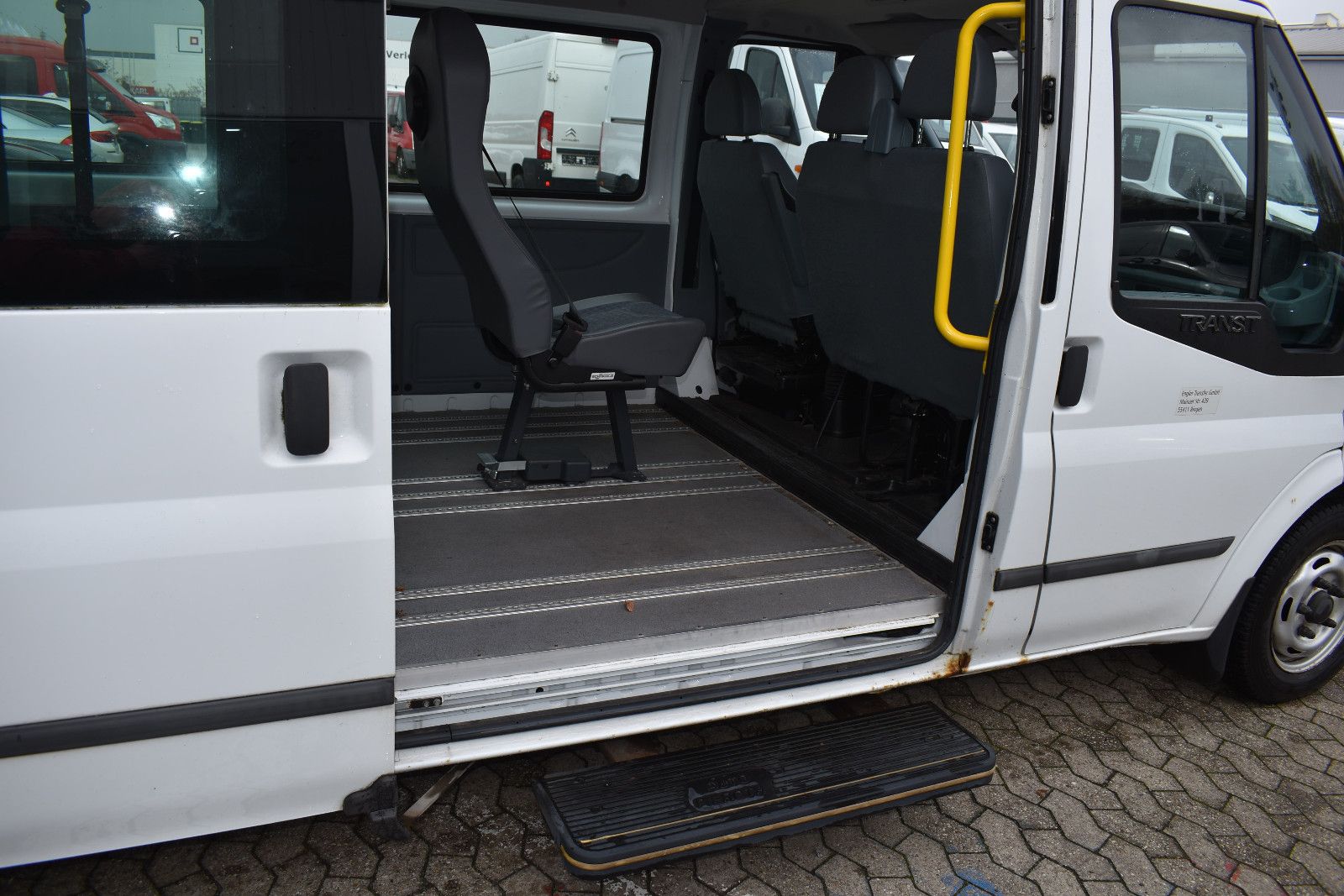 Fahrzeugabbildung Ford Transit Kombi FT 300 L Behindertengerecht  *8418