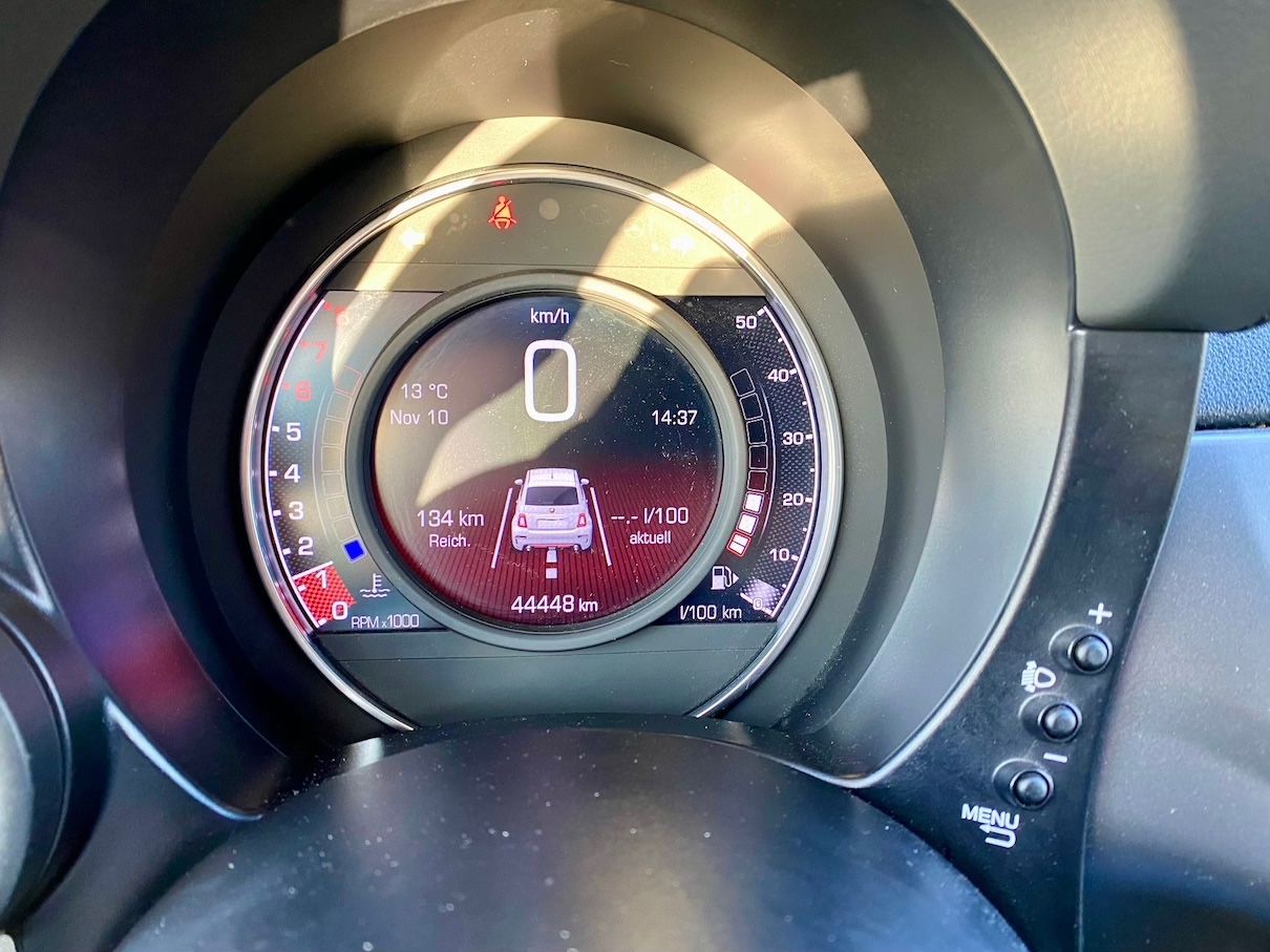 Fahrzeugabbildung Abarth 595 Pista AAC CARPLAY PDC L+R SENSOR