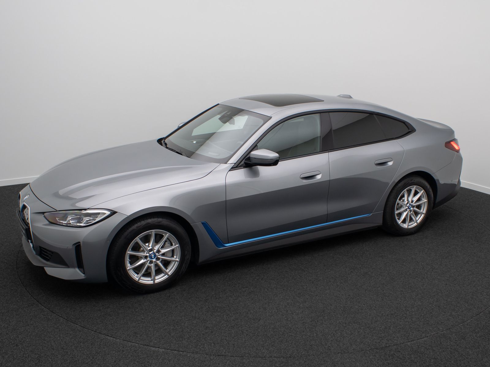 Fahrzeugabbildung BMW i4 eD40 GC Glasdach HiFi 360&deg; Alarm HUD AHK DAB