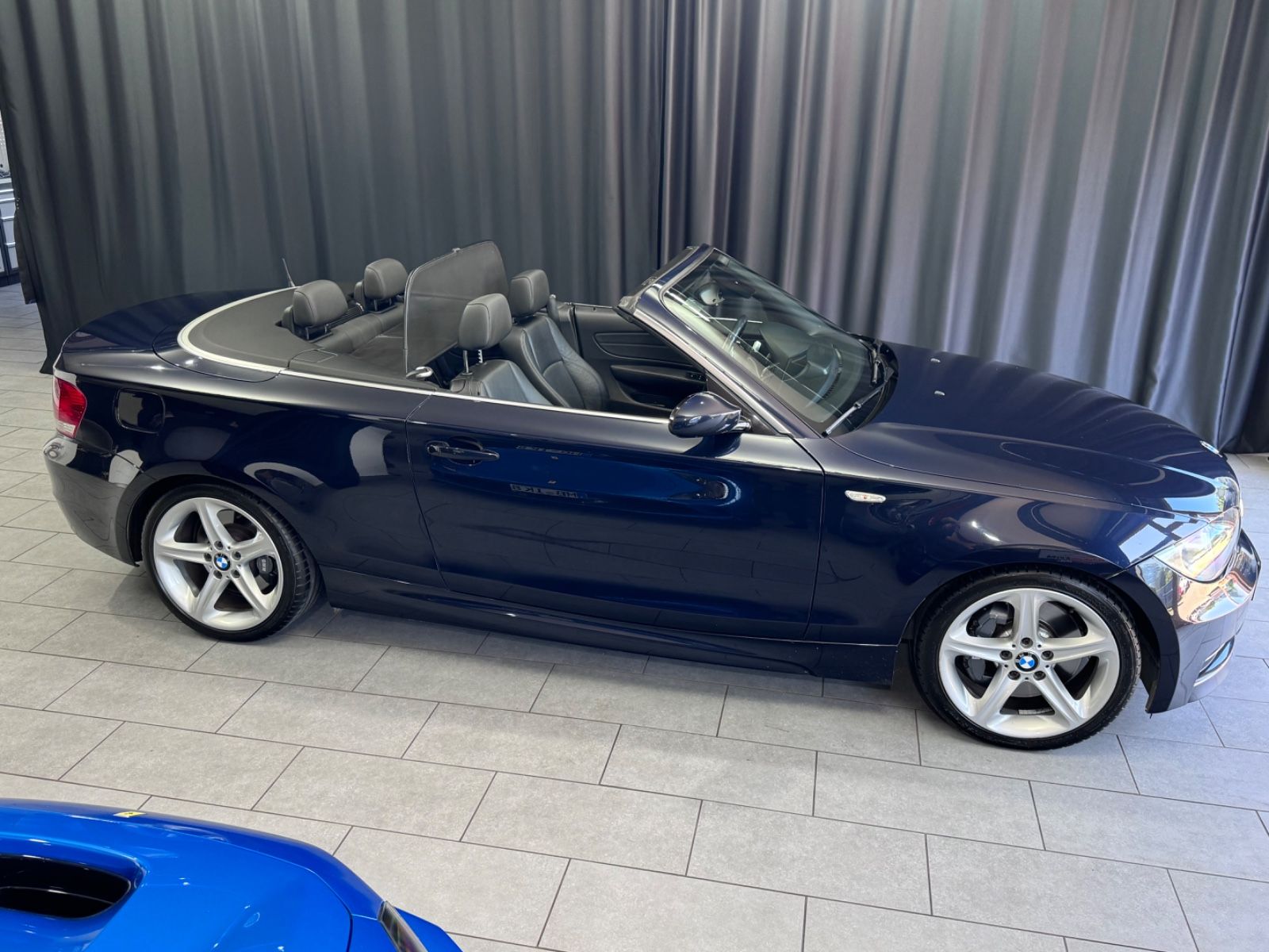 Fahrzeugabbildung BMW 135i Cabrio*M-PAKET*KEYLESS*HIFI*LEDER*NAVI*