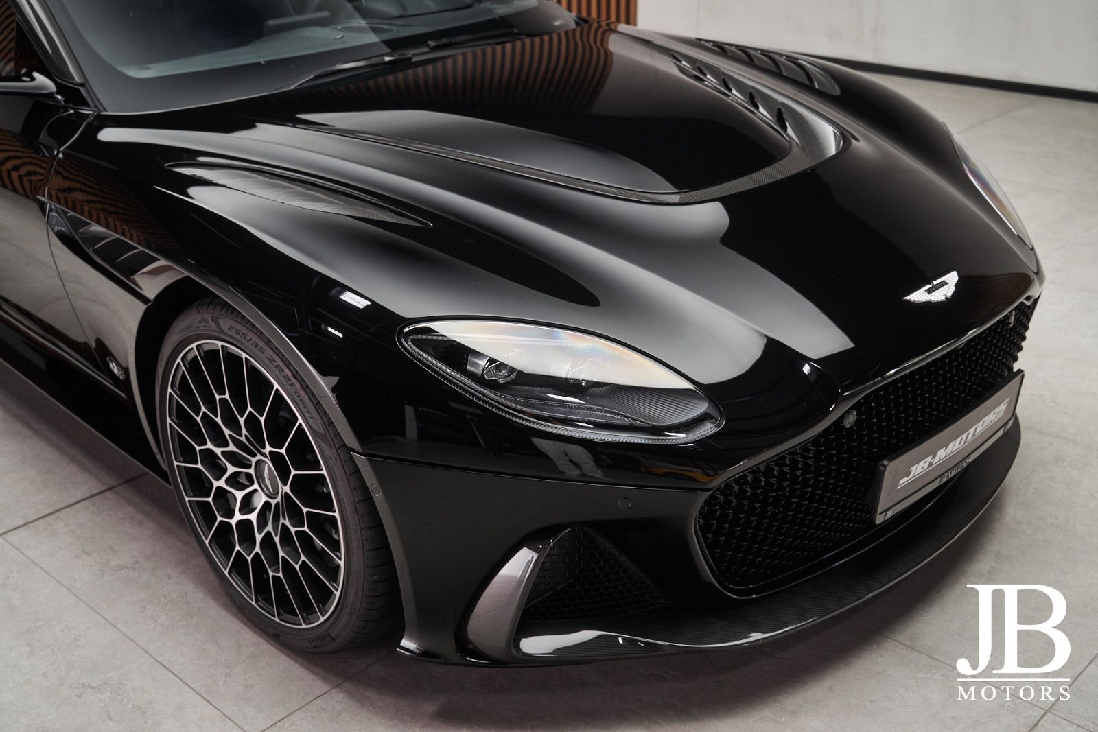 Fahrzeugabbildung Aston Martin DBS V12 770 Ultimate Carbon Performance Seats