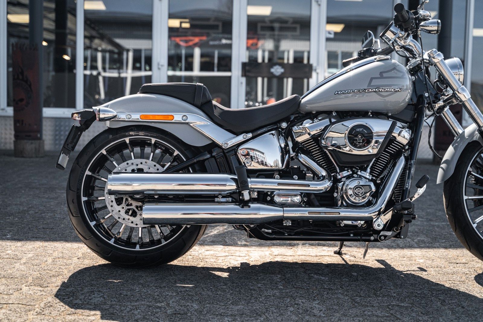 Fahrzeugabbildung Harley-Davidson BREAKOUT FXBR 117 ci - MY25 -Kurzfristig Verfüg.