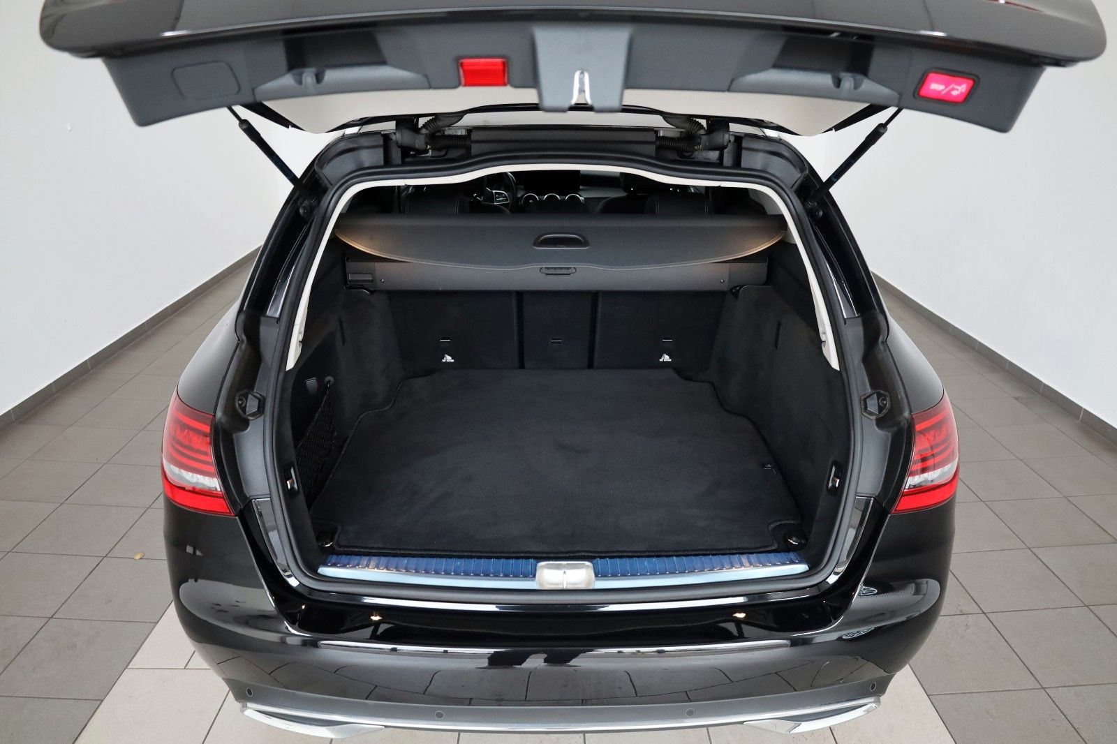 Fahrzeugabbildung Mercedes-Benz C 180 CGI T T.Leder,Navi,LED.Panorama,Kamera