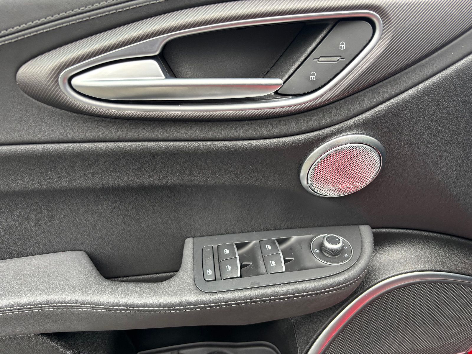 Fahrzeugabbildung Alfa Romeo Giulia Veloce Q4/ACC/MEMORY/KAMERA/NAVI/SOUND/