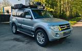 Mitsubishi Pajero 3,2 DI-D 4WD Automatik Overlander Umbau  - silberne Mitsubishi Pajero
