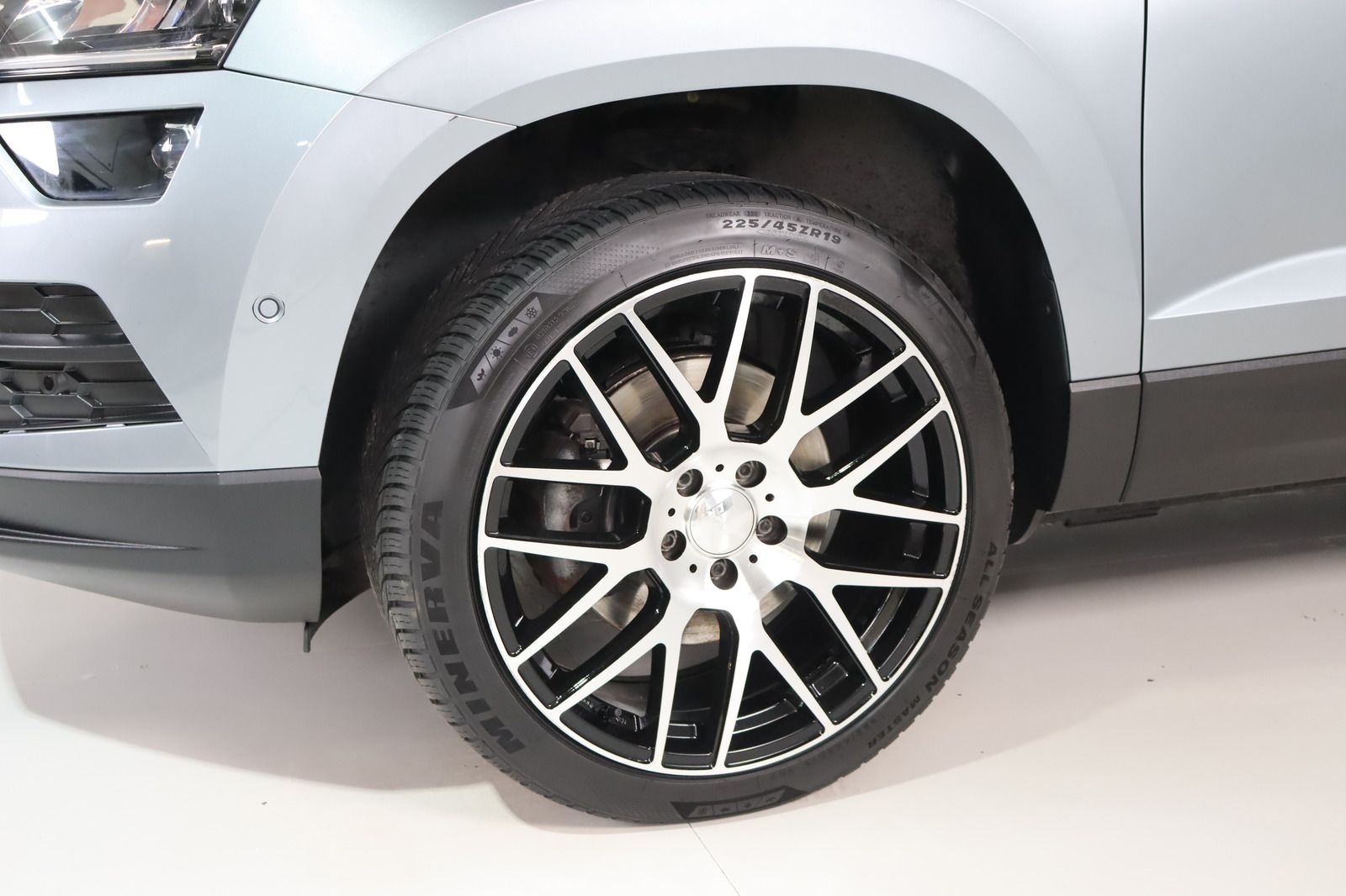 Fahrzeugabbildung SKODA Karoq 4x4 Memory * Navi * DSG * LED * AHK