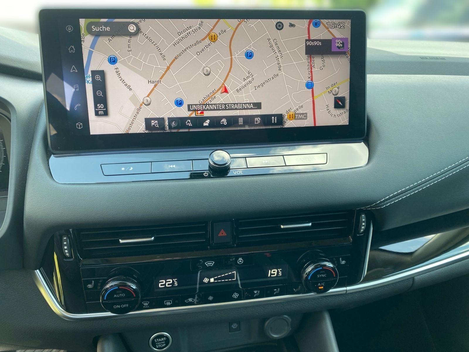 Fahrzeugabbildung Nissan Qashqai 1.3DIG-T Autom. N-Connecta*AHK*Pano*360'