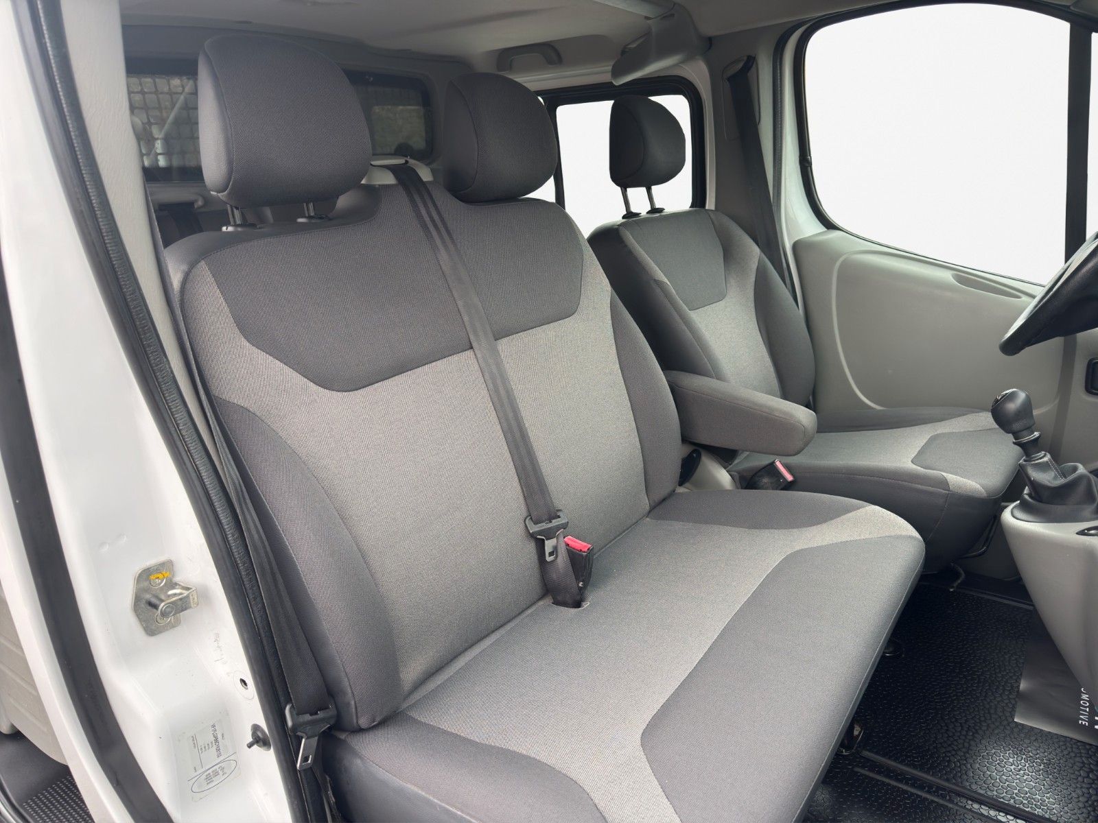 Fahrzeugabbildung Renault TRAFIC KASTEN L2H1 DOKA 2,9T KOMFORT 6-SITZER