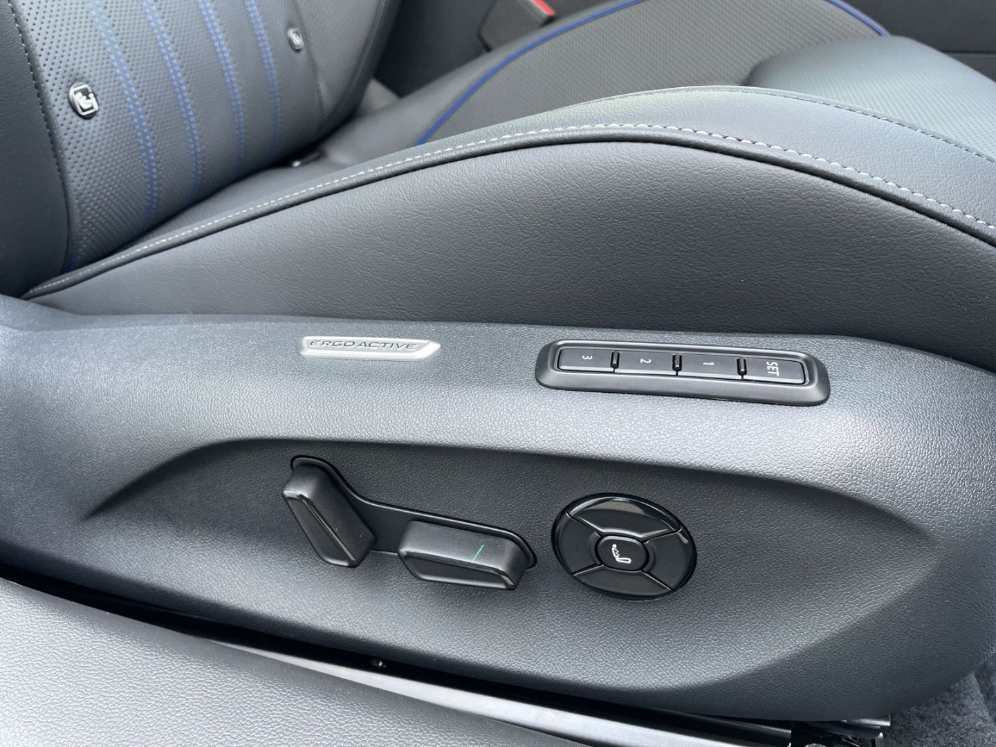 Passat Variant R-Line Signature 1.5 TSI eHybrid