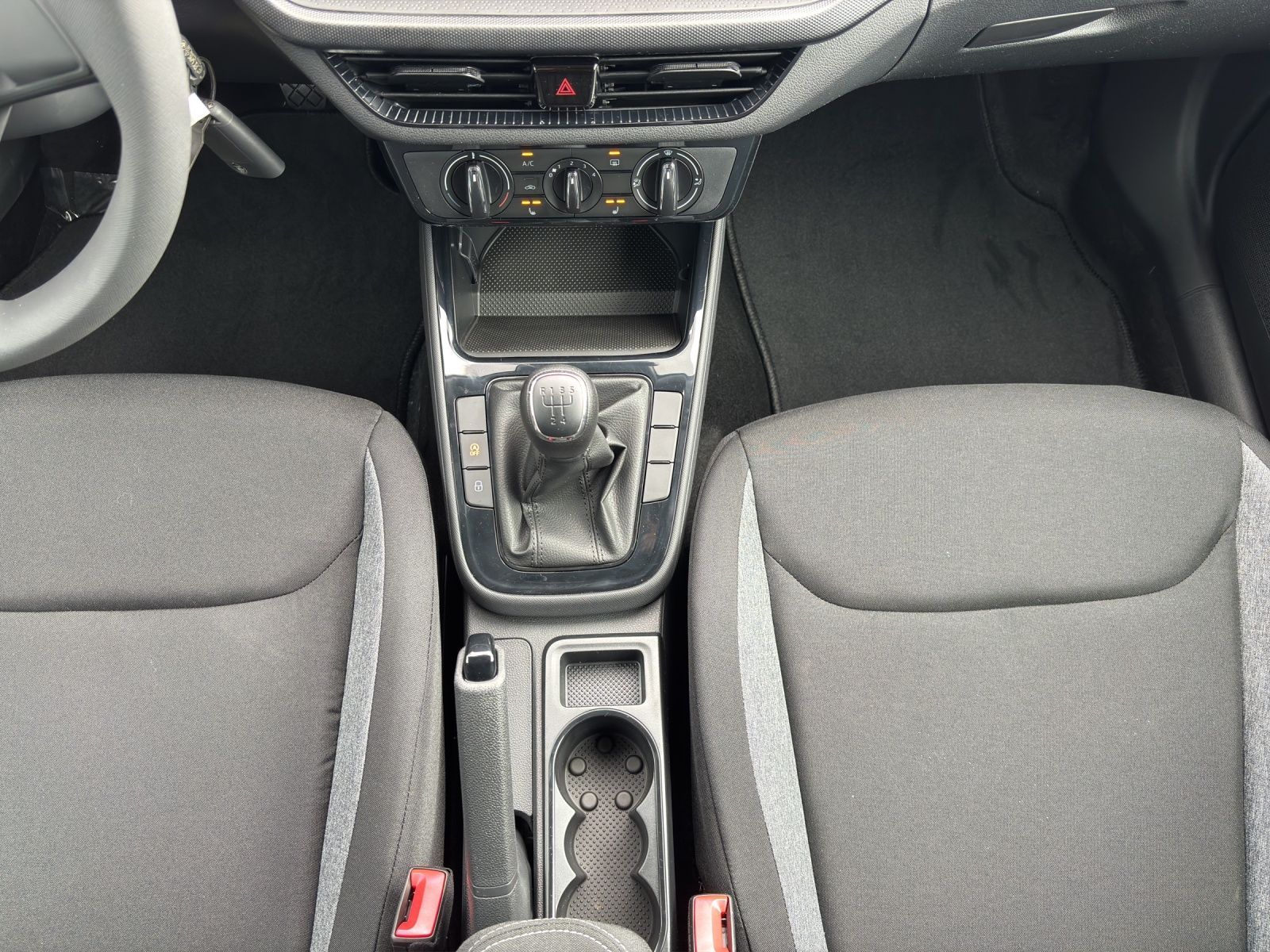 Fahrzeugabbildung SKODA Fabia Essence 1,0 TSI 70 kW Klima/Sitzhzg/Blueth
