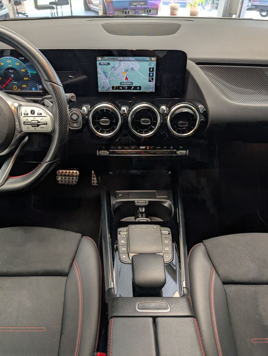 Fahrzeugabbildung Mercedes-Benz GLA 200 d DCT AMG-Line LED StandHz Dinamica Pano