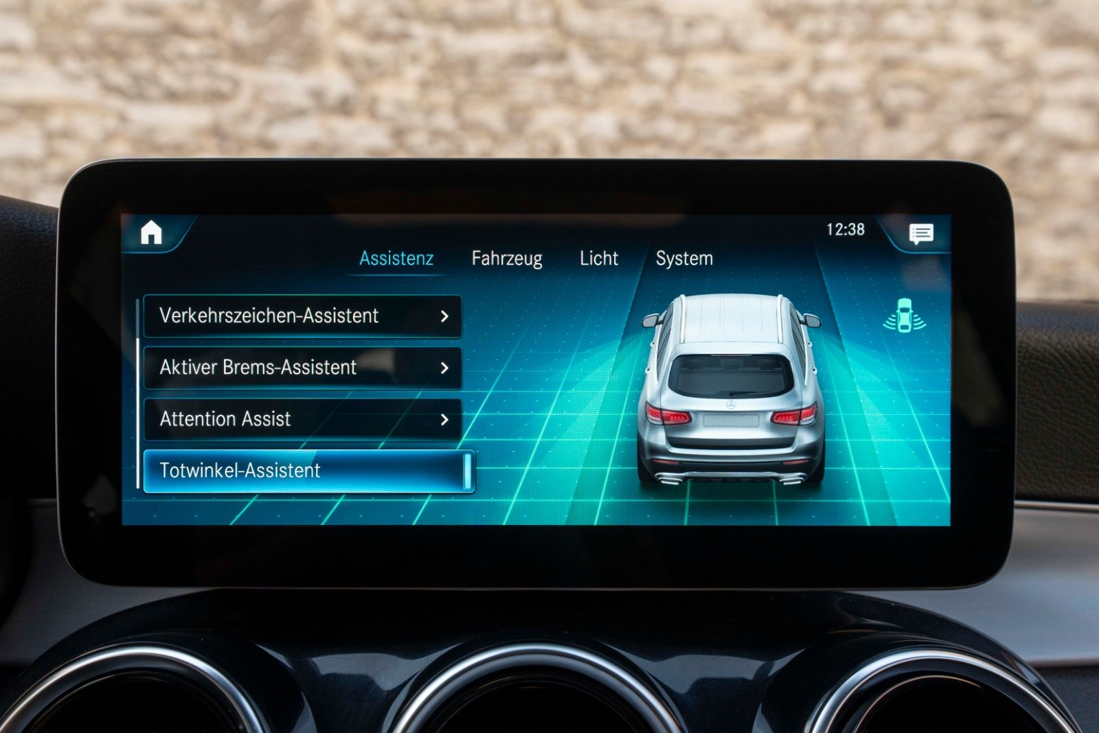 Fahrzeugabbildung Mercedes-Benz GLC 300 4MATIC LED 360° PANO TOTW NAV OFFROAD