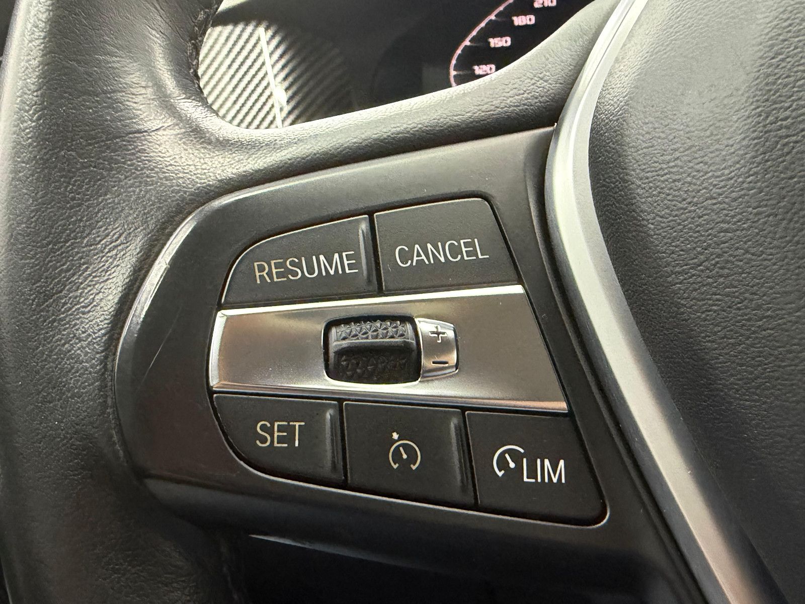 Fahrzeugabbildung BMW 330i LIMOUSINE/SPORT/LIVE COC/HiFi/AMBIENTE/H&R