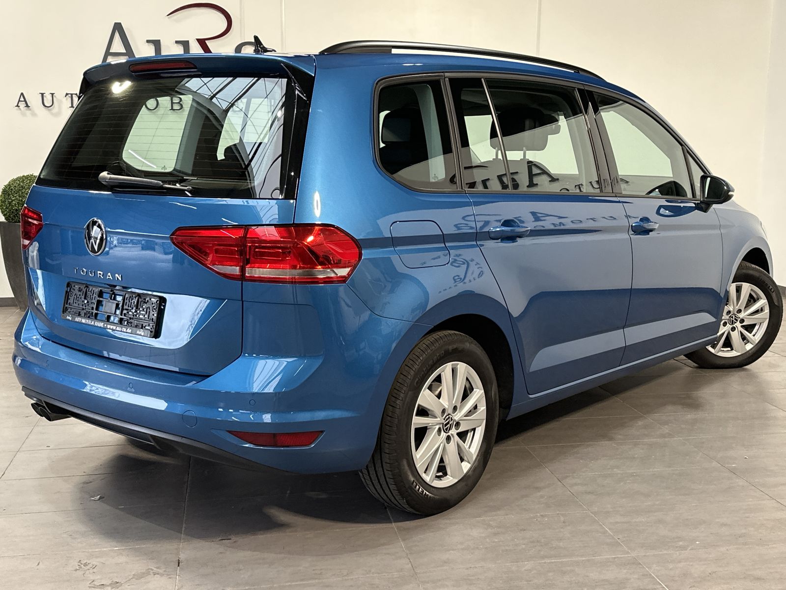 Fahrzeugabbildung Volkswagen Touran 2.0 TDI DSG CL NAV+IQ-DRIVE+KAM+VCOCK+ACC