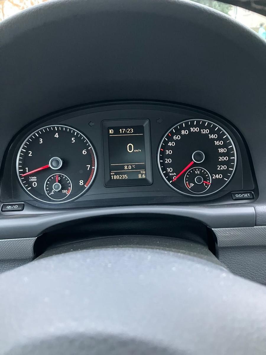 Volkswagen Touran 2012 — photo 13
