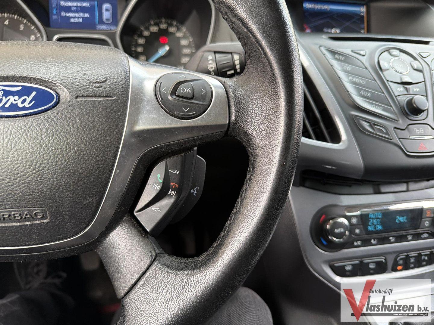 Ford Focus 2012 — photo 18