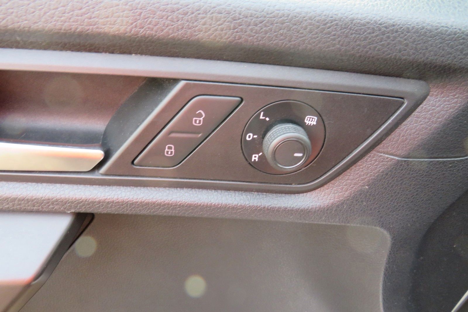 Fahrzeugabbildung Volkswagen Caddy MAXI 2.0-TDI COMFORT AHK NAVI STANDH. 1HD