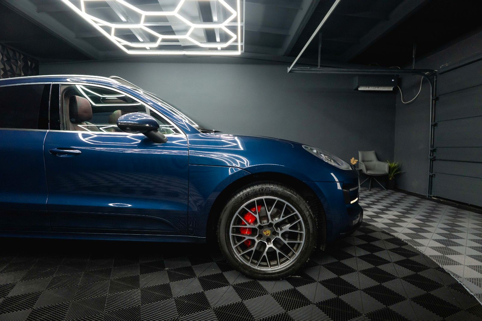 Fahrzeugabbildung Porsche Macan Turbo Sport-Design Chrono+ *Pano*DAB*LED*