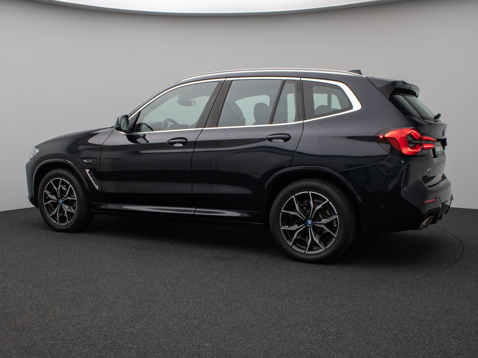 Fahrzeugabbildung BMW X3 xD30e M Sport 360°Laser HUD DAB HiFi Komfort