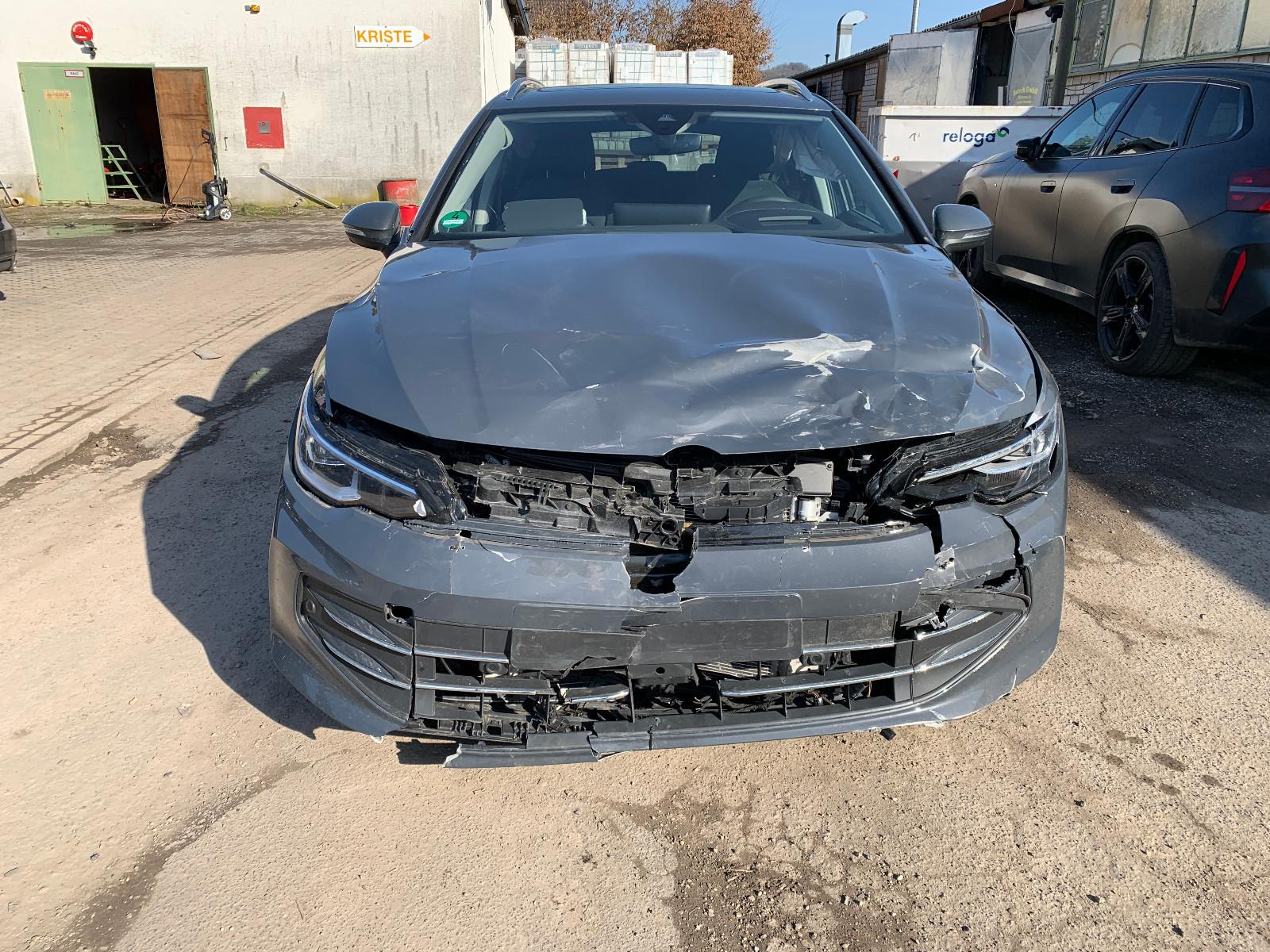 Volkswagen Golf VIII  1.5 eTSI 110 kW Style FACELIFT 360°