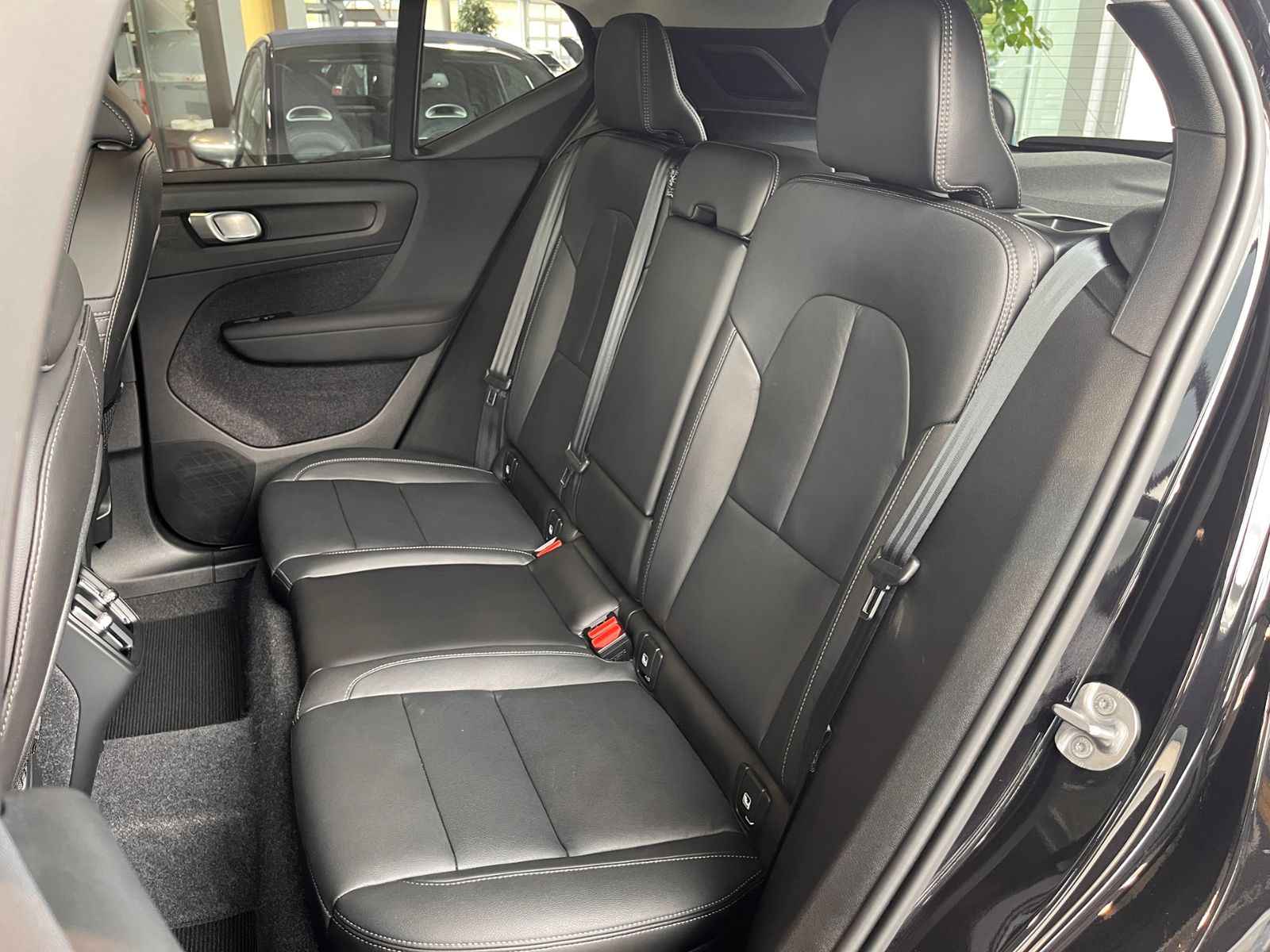 Fahrzeugabbildung Volvo XC40 Ultra Dark PANO AHK 21" 360° KAM