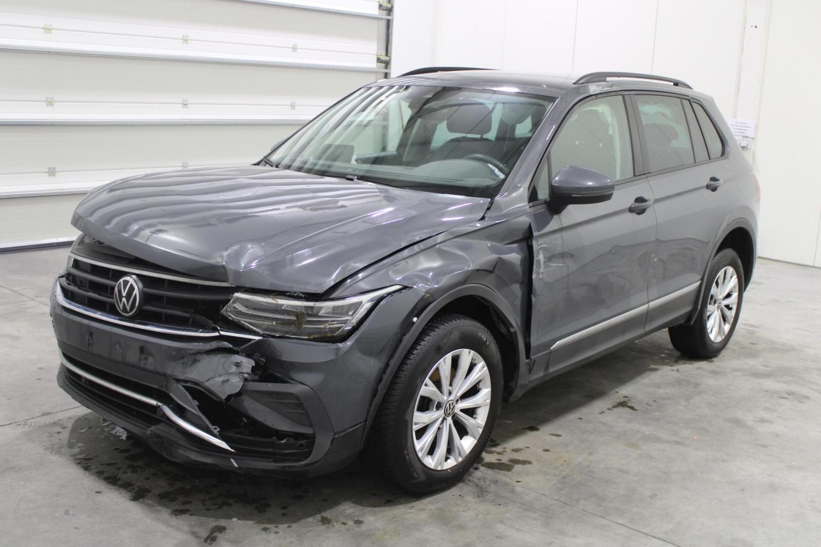 Volkswagen Tiguan AUTO