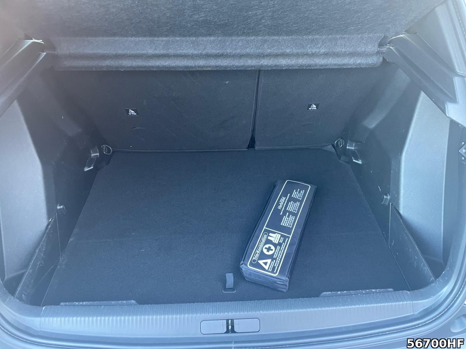 Fahrzeugabbildung Peugeot e-2008 Active*SITZHZG*PDC HI+CAM*CARPLAY*