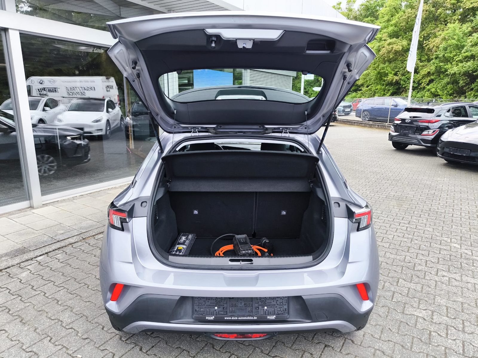 Fahrzeugabbildung Opel Mokka-e e Edition LED+NAVI+SHZ+KAM+TEMP+CARPL+WP