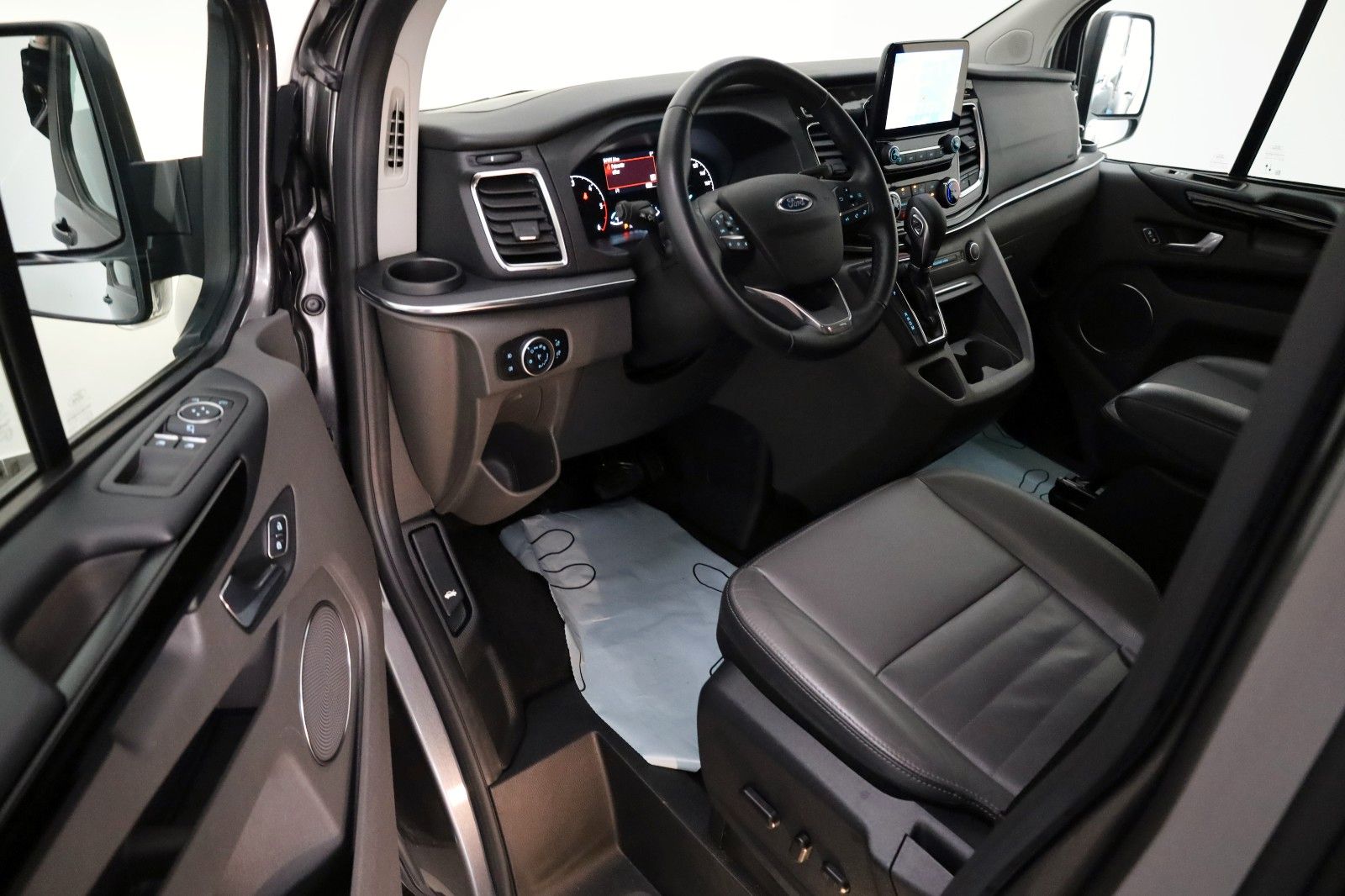 Fahrzeugabbildung Ford Transit Custom Titanium X Leder,Navi,ACC,8 Sitze
