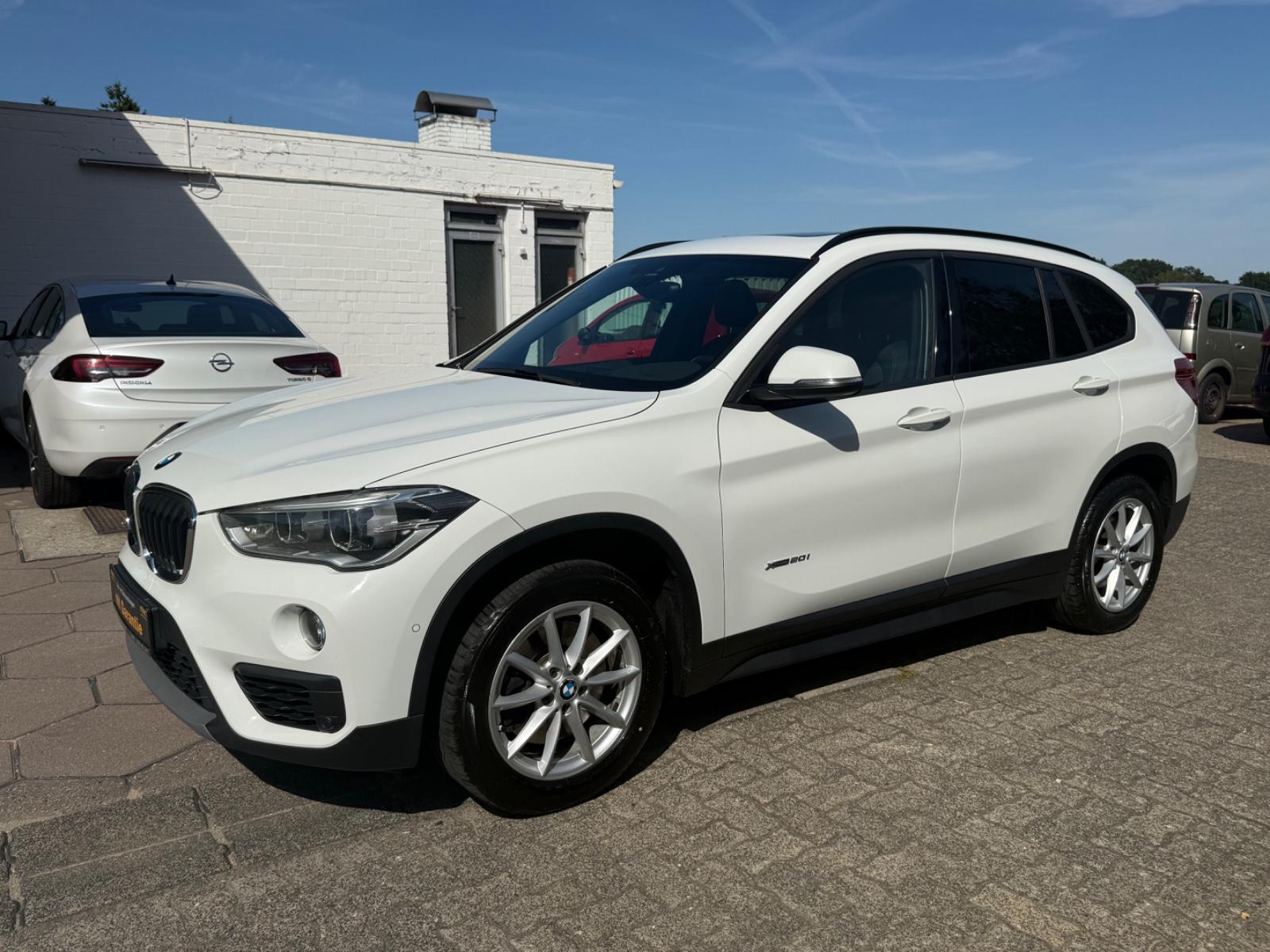 BMW X1 xDrive 20i Panorama / Head up / Kamera
