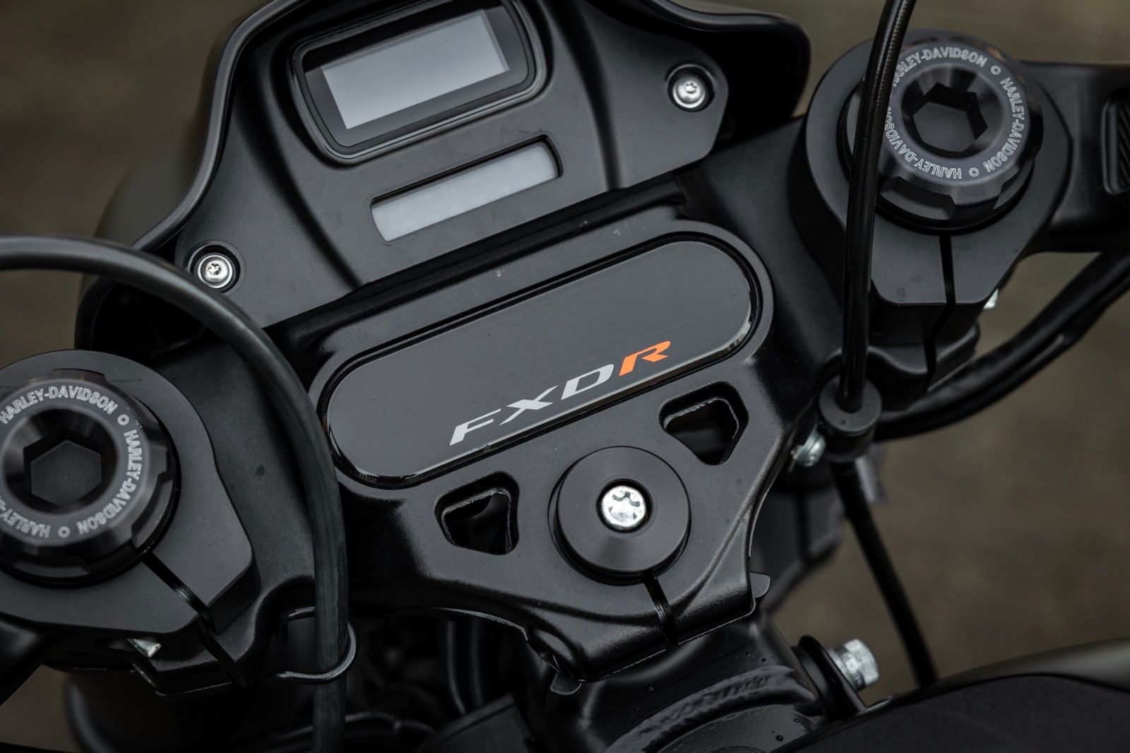 Fahrzeugabbildung Harley-Davidson FXDRS 114 CUI - KESSTECH - SEITLICHER KZH