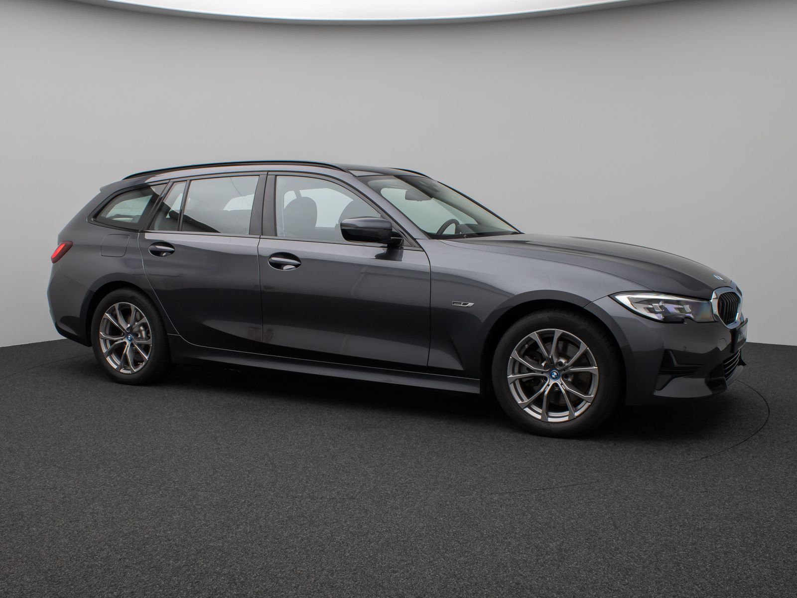 Fahrzeugabbildung BMW 320e Sport Line Panorama DAB CockPitPr PDC Alarm
