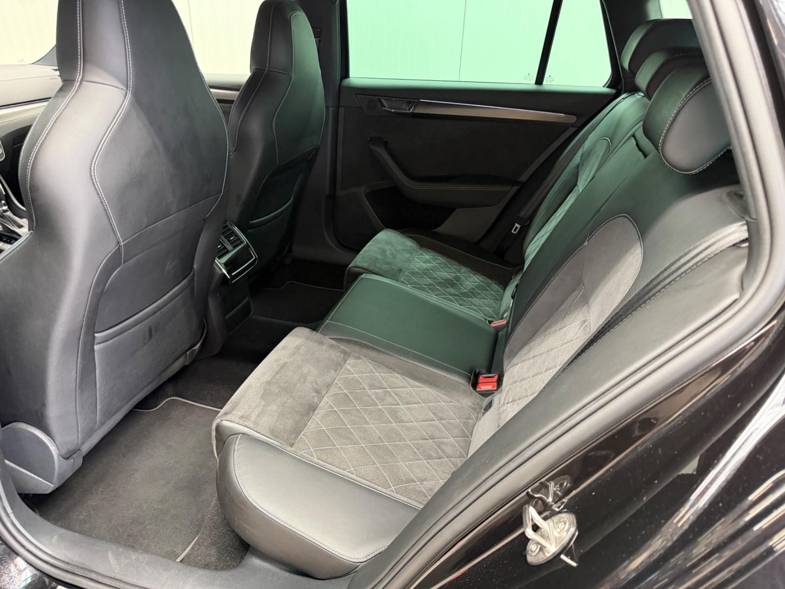 Skoda Superb Combi Sportline*AHK*Virtual*Amundsen
