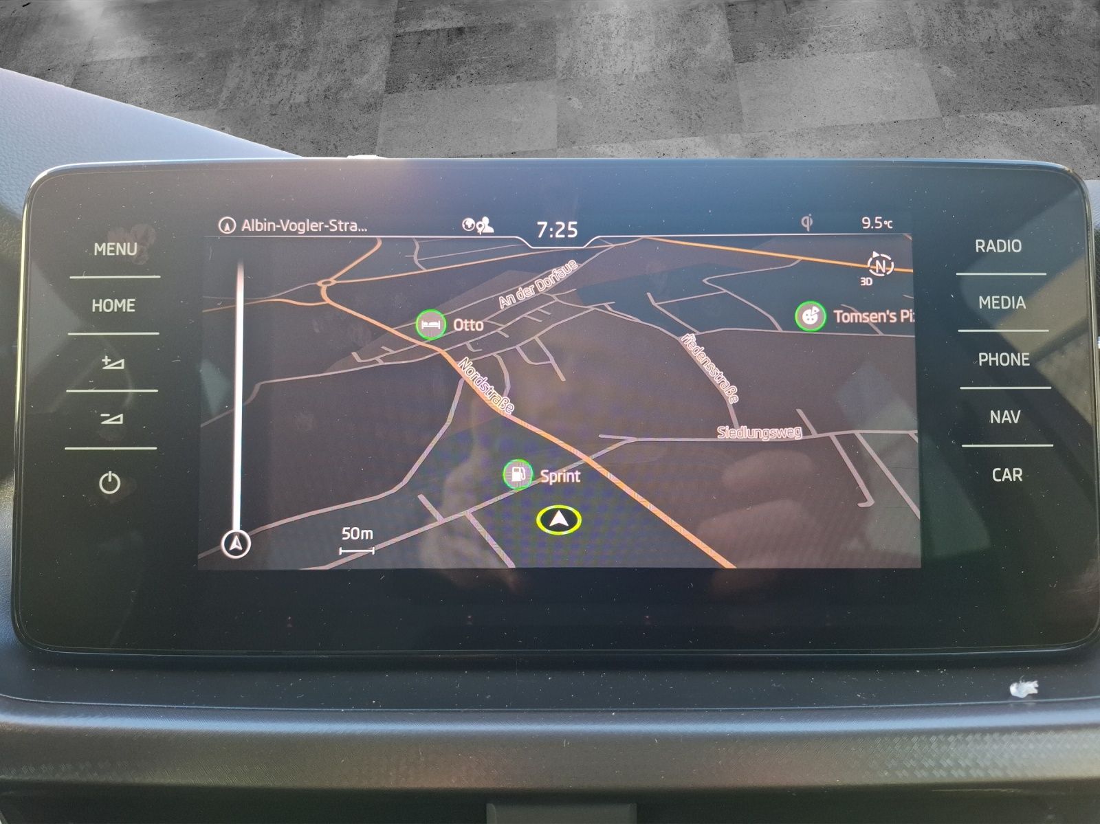 Fahrzeugabbildung SKODA Kamiq TSI Clever LED Navi VC GRA PDC SH LM
