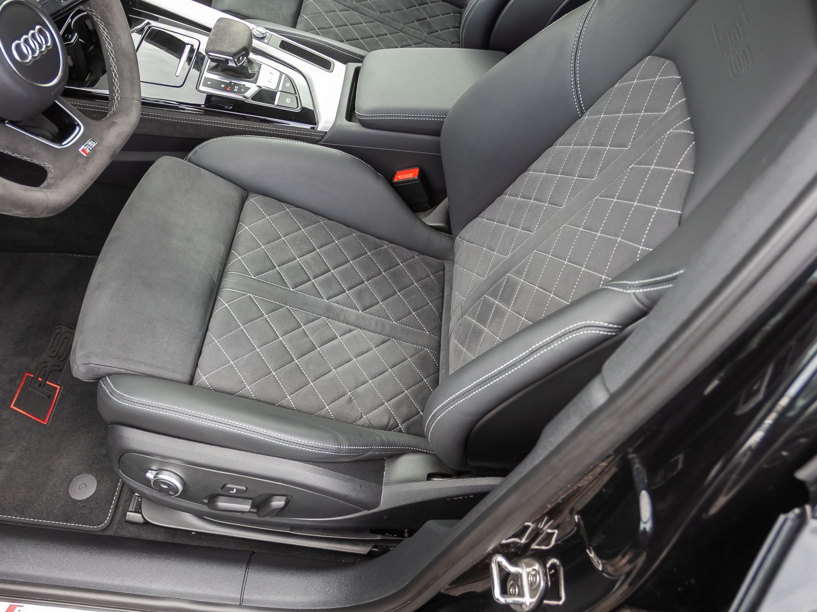 Audi RS4 Avant Matrix Sportfahrwerk Sportabgasanlage foto 14