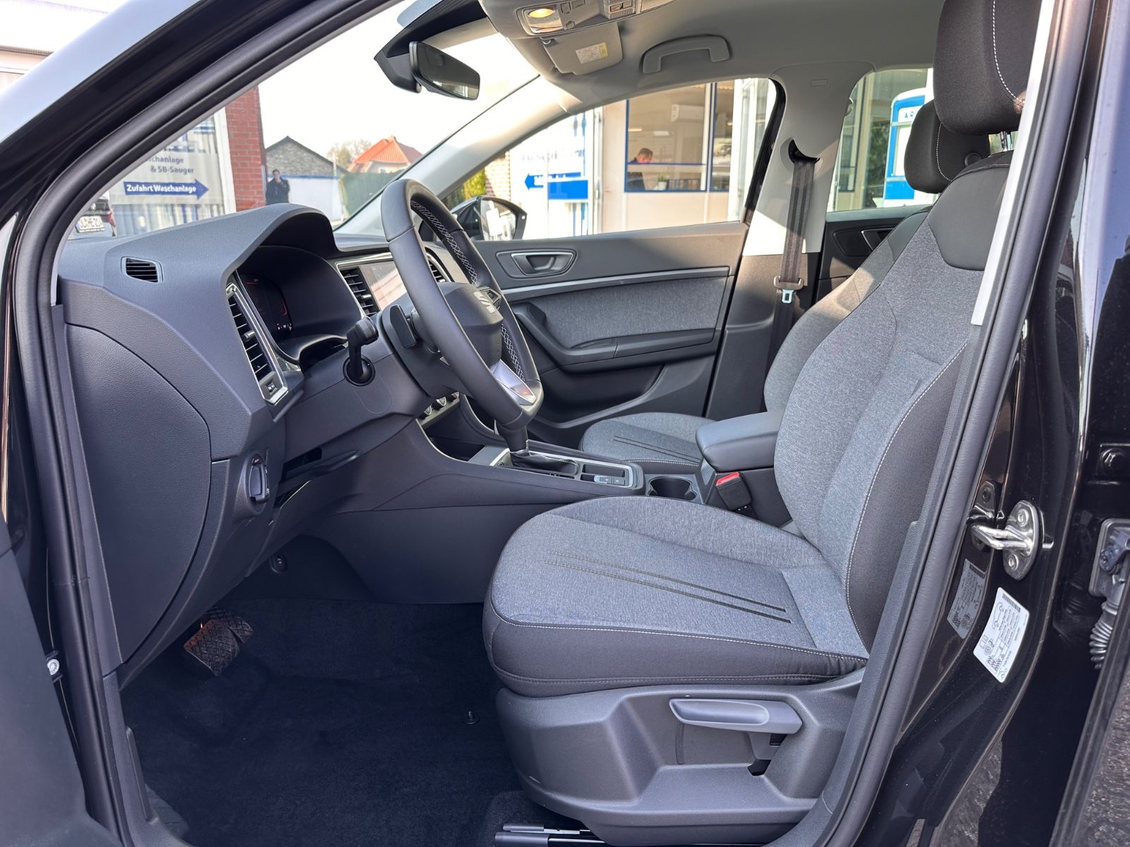 Fahrzeugabbildung SEAT Ateca 1.5 TSI Style DSG AHK/Navi/ACC/LED/SHZ/APP