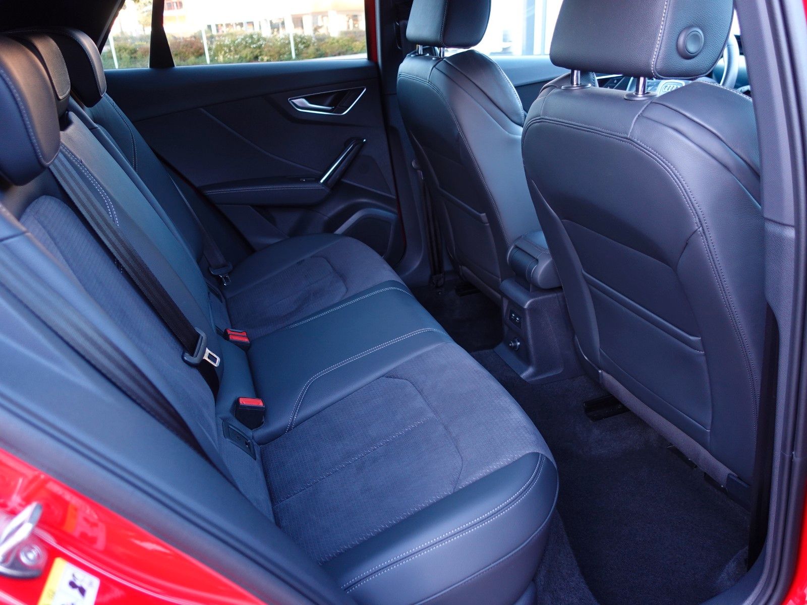 Fahrzeugabbildung Audi Q2 35 TFSI S tronic S line AHK/SONOS/19"LMR/....