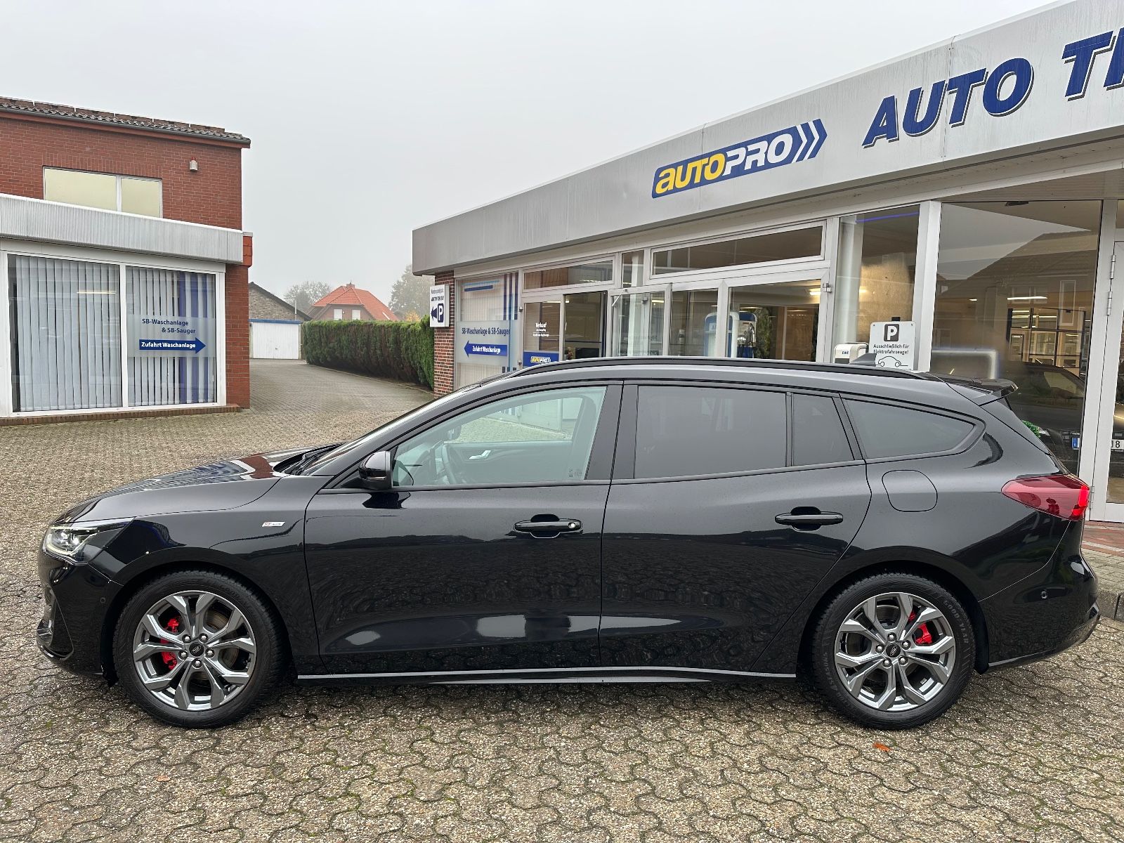 Fahrzeugabbildung Ford Focus Turnier 1.5 EB ST-Line AHK/Matrix/Sound