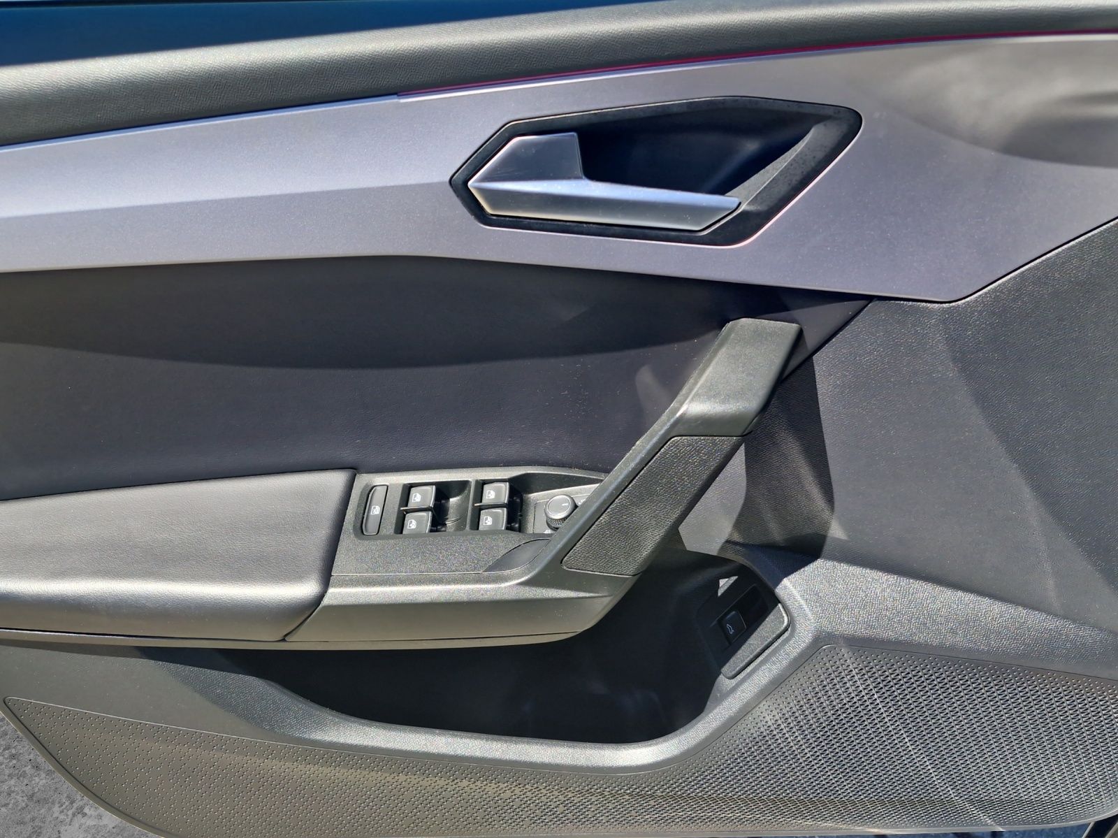 Fahrzeugabbildung SEAT Leon ST FR 1.5 TSI LED Navi AHK VC SHZ RFK