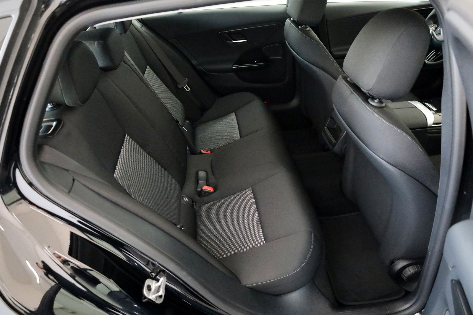 Fahrzeugabbildung Mercedes-Benz C 220d T Navi,LED,SH,PDC,Park Pak.,Apple CarPlay