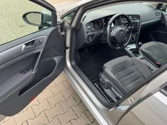 Fahrzeugabbildung Volkswagen Golf VII Comfortl. - Navi*Sitzhzg*ACC*PDC*2xKlim