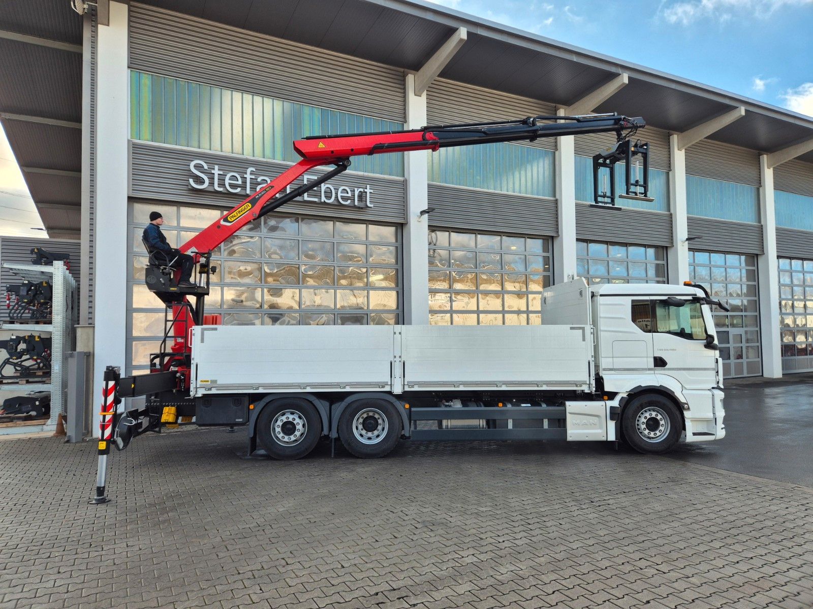 Fahrzeugabbildung MAN TGS 26.470 6x2-4 LL Baustoff Palfinger PK20.501L