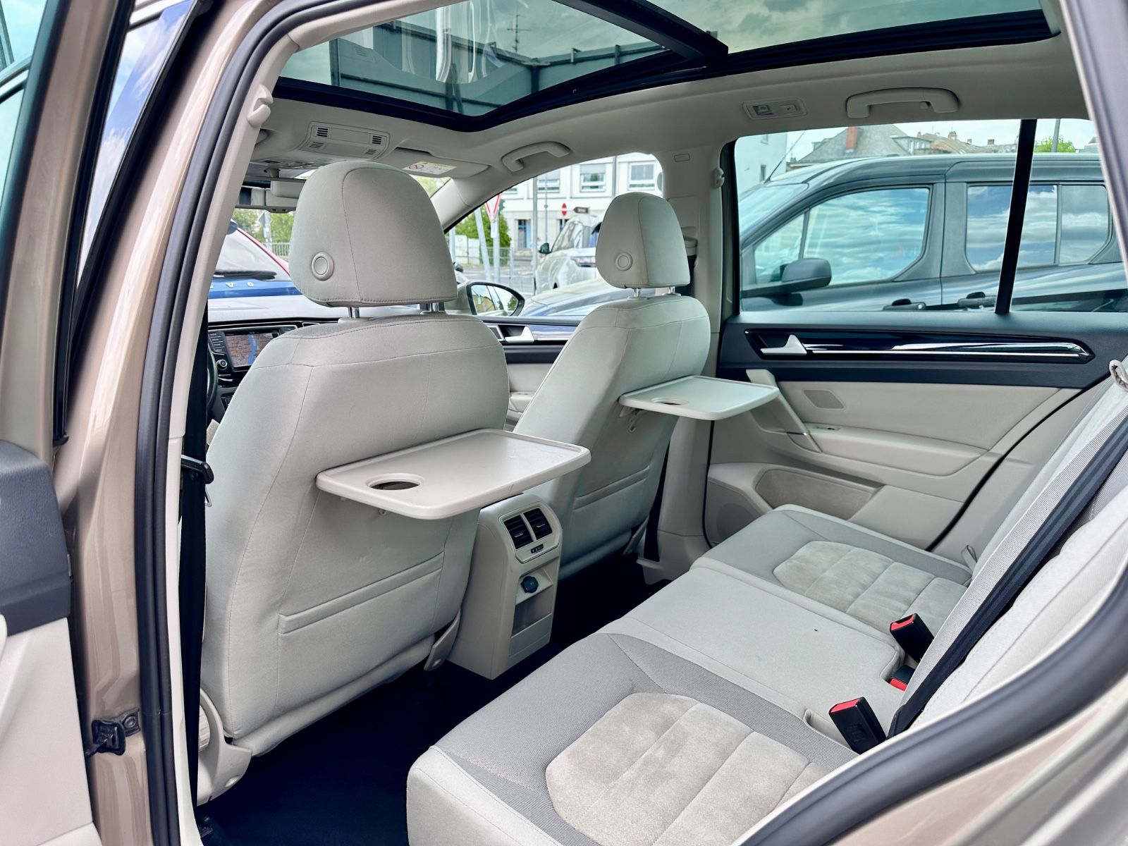 Fahrzeugabbildung Volkswagen GOLF SPORTSVAN VII HIGHLINE*MOD.2016+PANO+AUTOM.