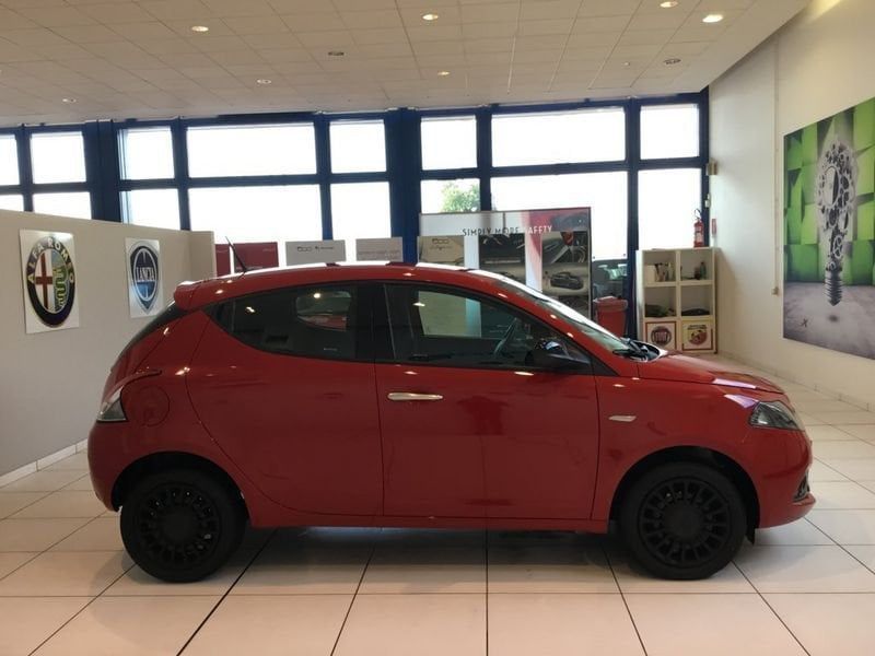 Lancia Ypsilon