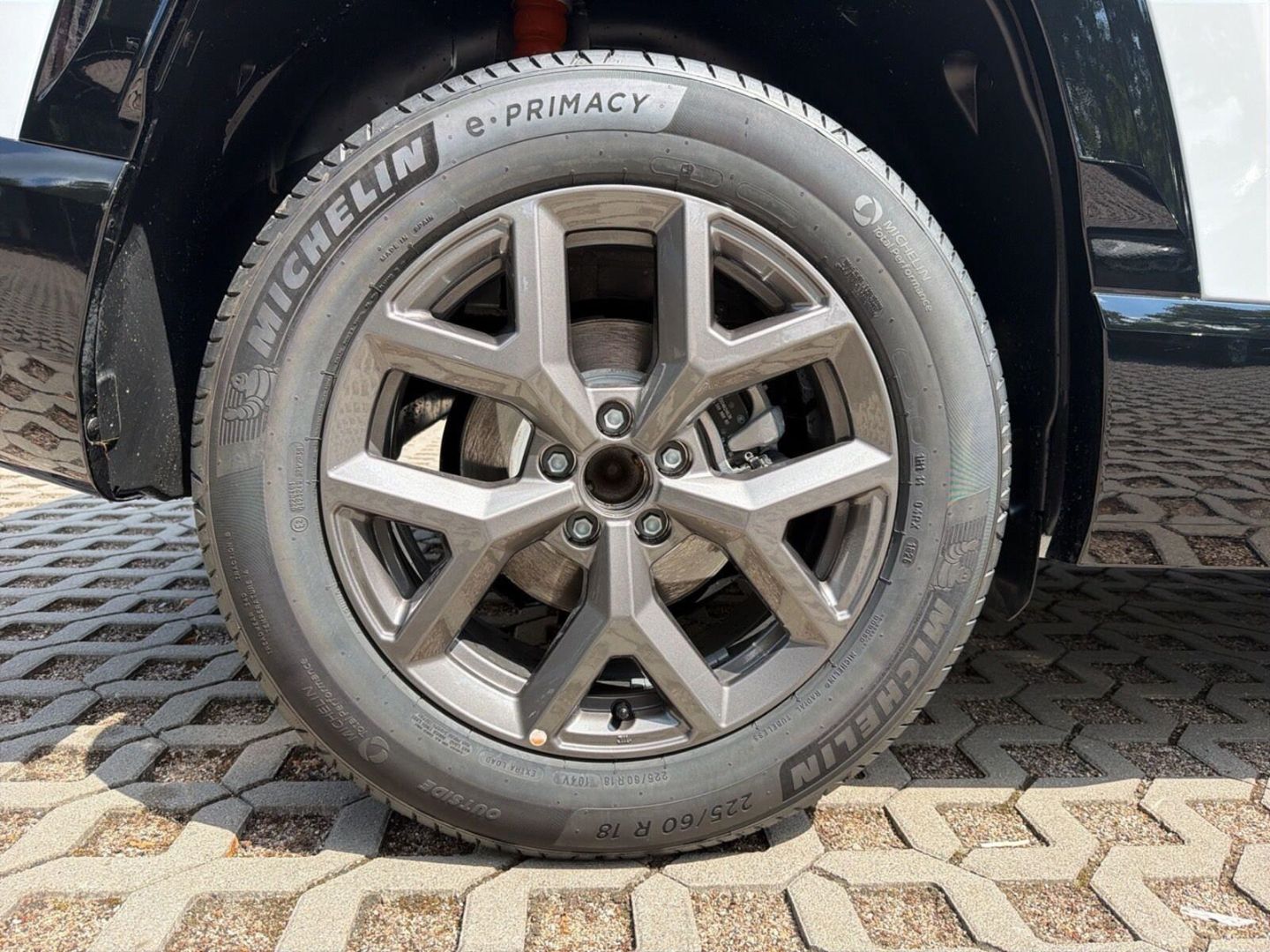 Fahrzeugabbildung Jeep Compass MY26 FIRST EDITION E-HYBRID PANO VOLL