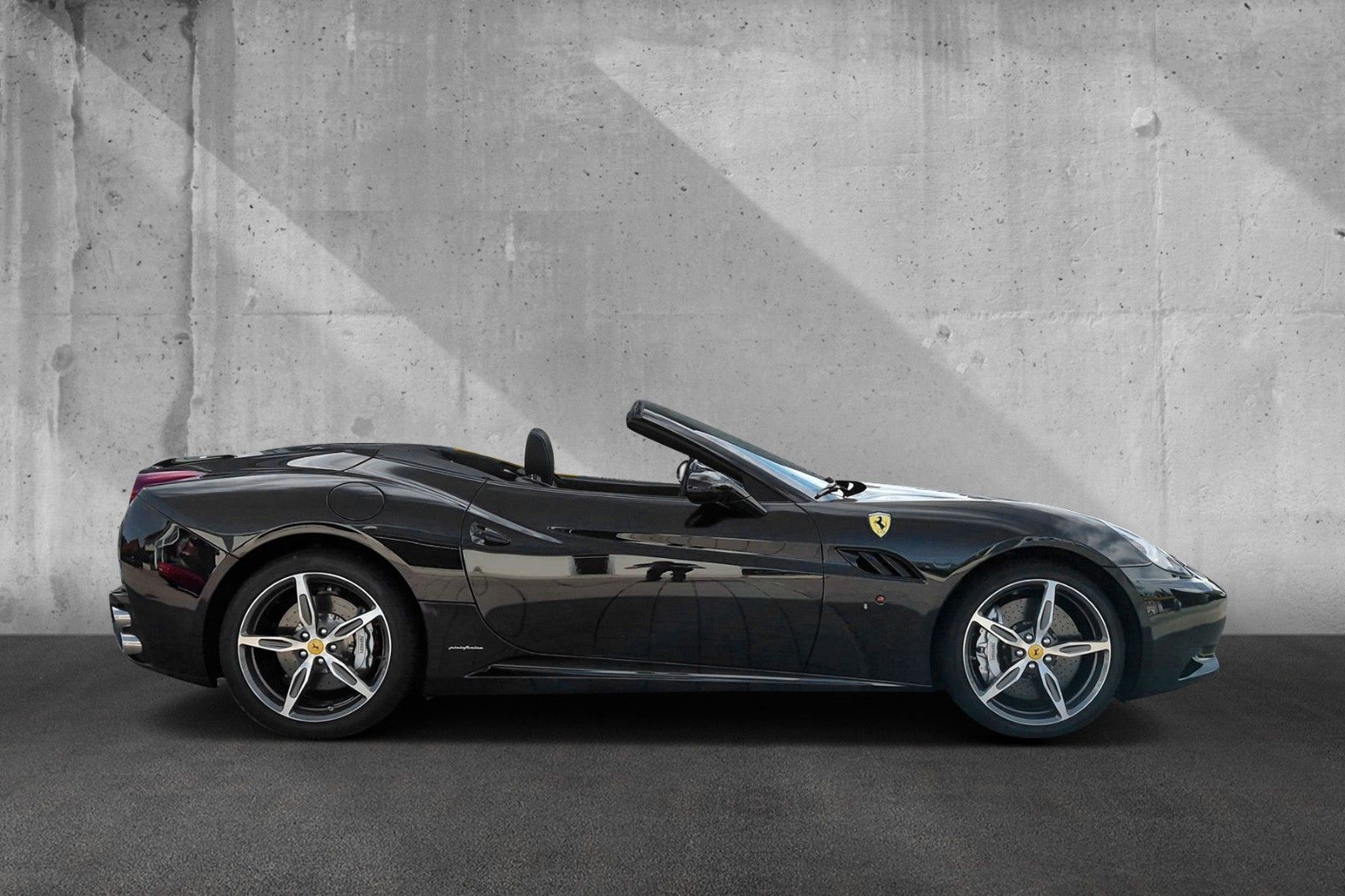Fahrzeugabbildung Ferrari California 30 *dt. Auto*Karbon*Magneride*
