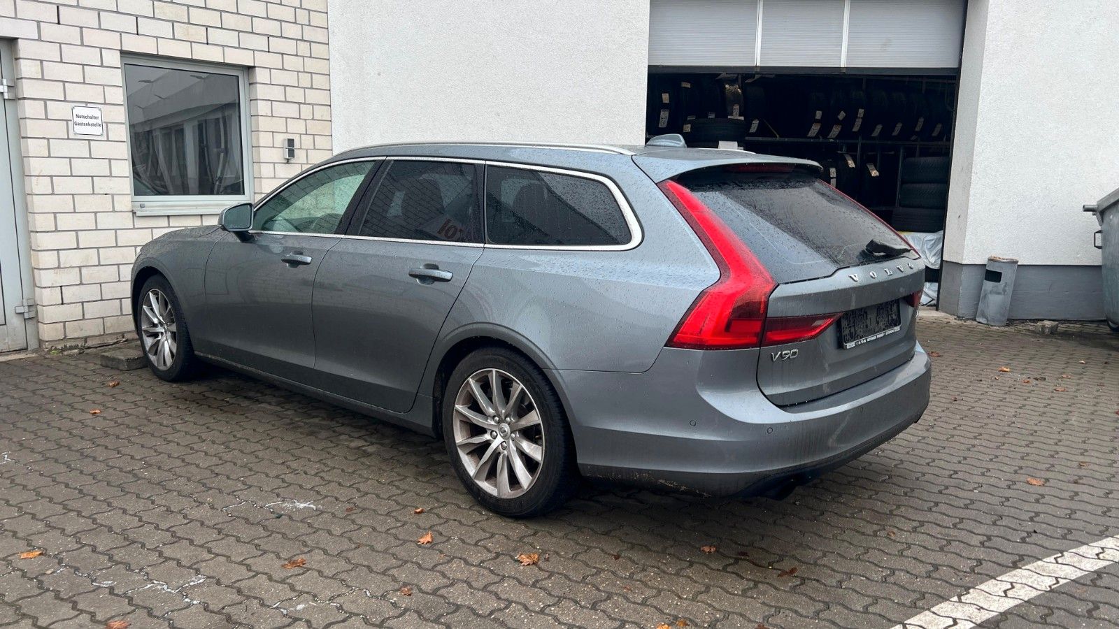 Fahrzeugabbildung Volvo V90 D5 Kombi Mom AWD*EPH*RFK*AUT
