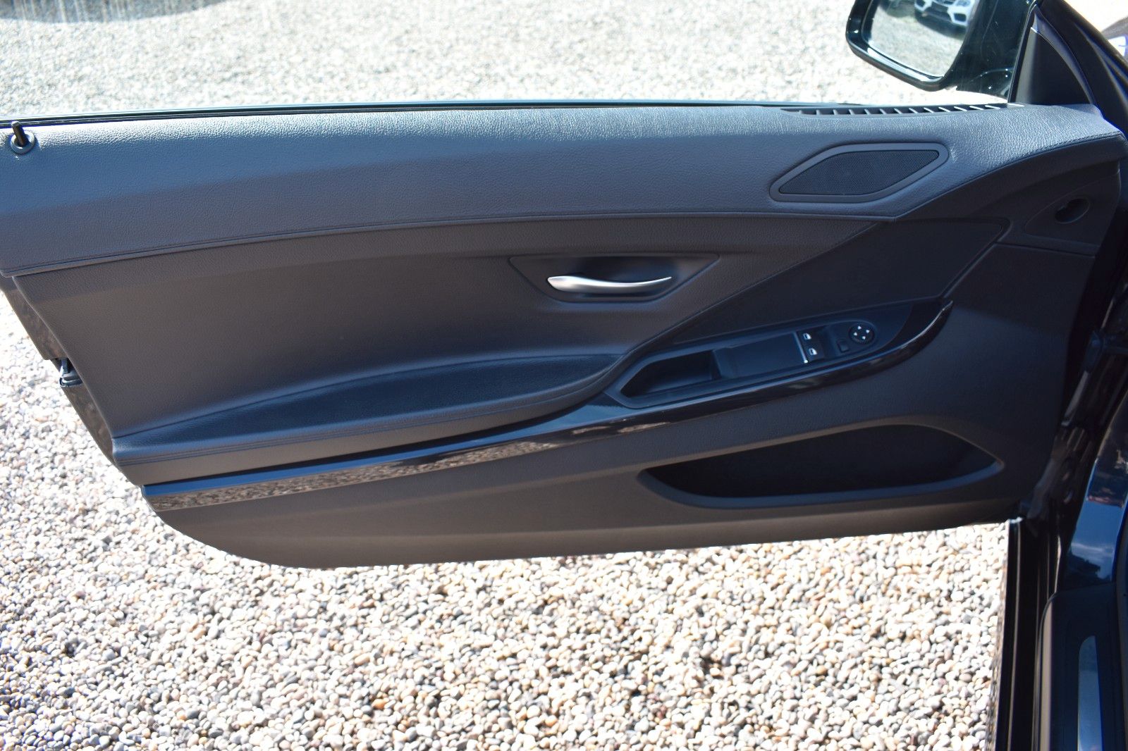 Fahrzeugabbildung BMW 640 i Coupe Schwarz Schwarz