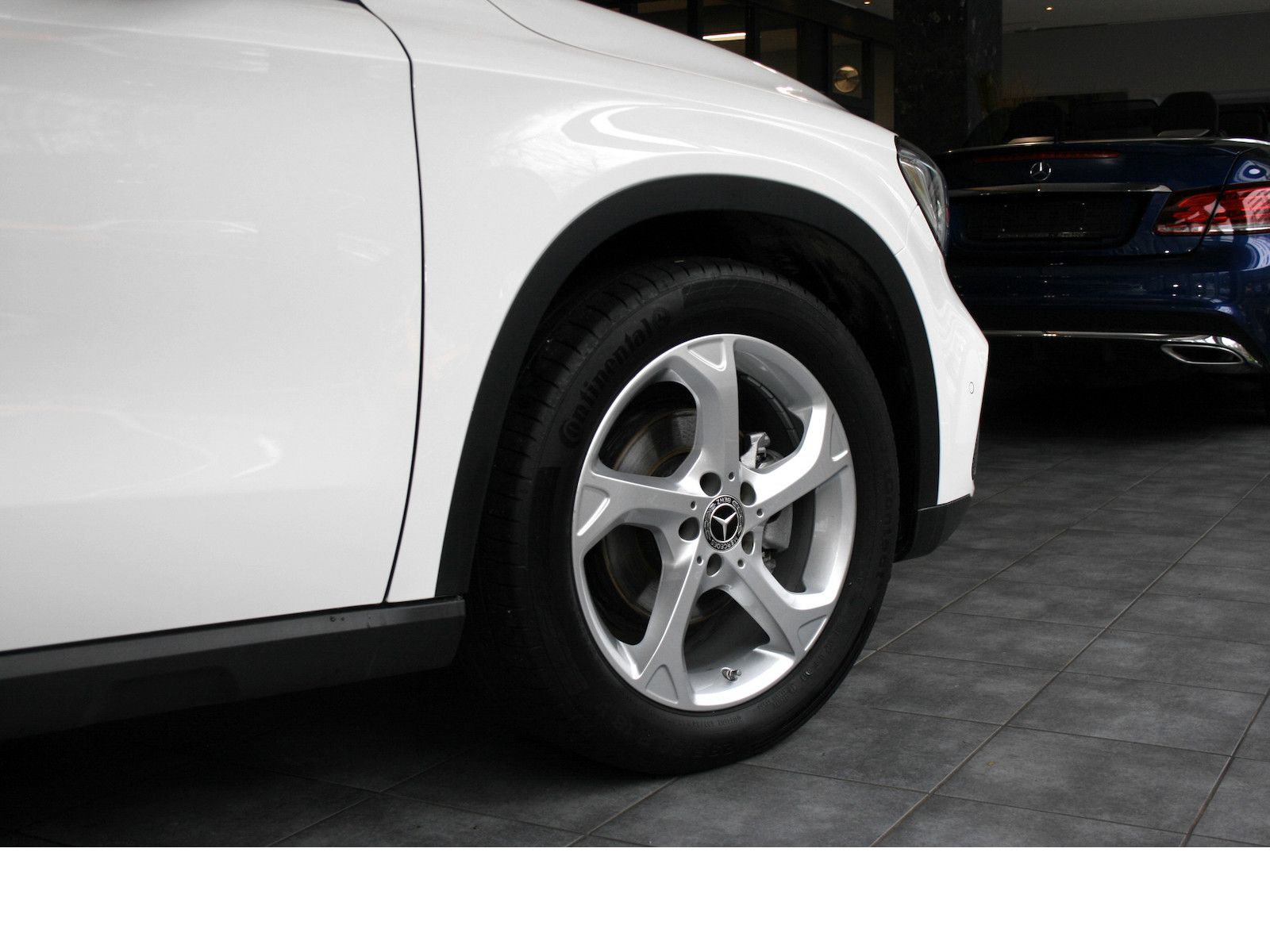 Fahrzeugabbildung Mercedes-Benz GLA 200 Urban *LED *AHK *Pano-Dach *Navi